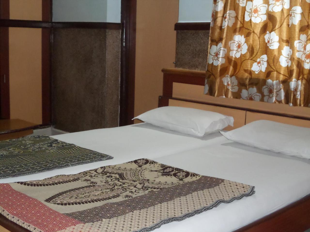 Hotel Padma Nászik Kültér fotó